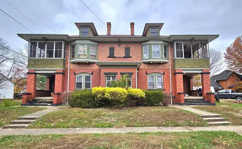 330 Mulberry St, Coshocton, OH 43812