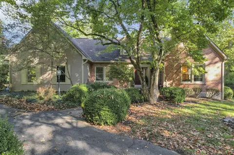 560 Fox Ln, Worthington, OH 43085