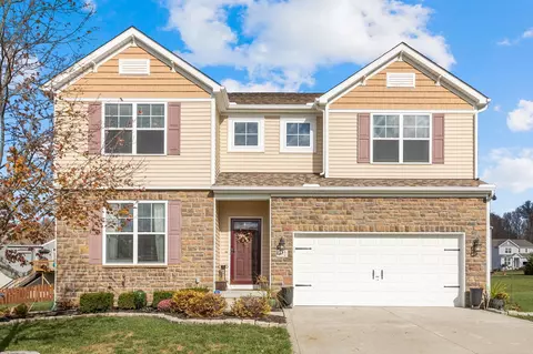 972 Kristen Ct, Pataskala, OH 43062