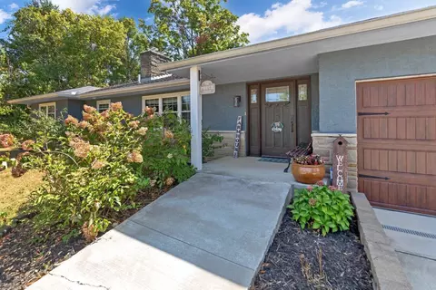 6161 Clark State Rd, Gahanna, OH 43230