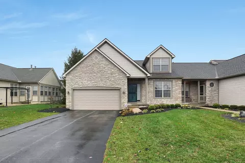 144 Pebble Creek Dr, Pataskala, OH 43062