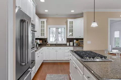 Kitchen - 6988 Ballantrae Loop, Dublin, OH 43016 photo 3 of 4