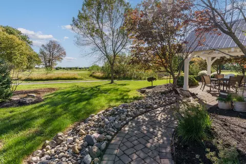 Exterior - 6988 Ballantrae Loop, Dublin, OH 43016 photo 9 of 11
