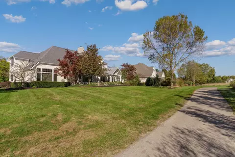 Exterior - 6988 Ballantrae Loop, Dublin, OH 43016 photo 7 of 11