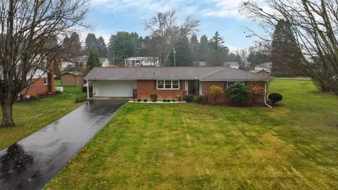 728 Club Dr, Mount Vernon, OH 43050