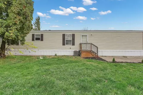 71 Biddle Blvd #6, Bloomingburg, OH 43106