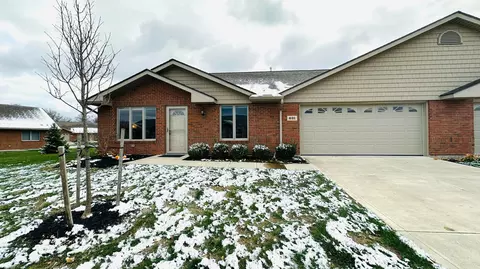 831 Autumn Chase Ln, Marysville, OH 43040