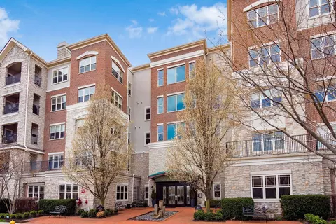 3175 Tremont Rd #310, Columbus, OH 43221