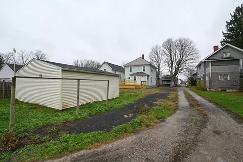Exterior - 209 Wallace St, Marion, OH 43302 photo 9 of 13