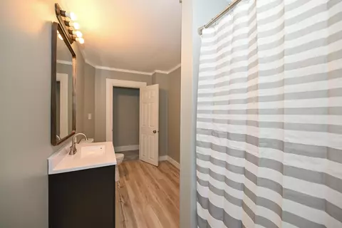 Bath - 209 Wallace St, Marion, OH 43302 photo 2 of 2