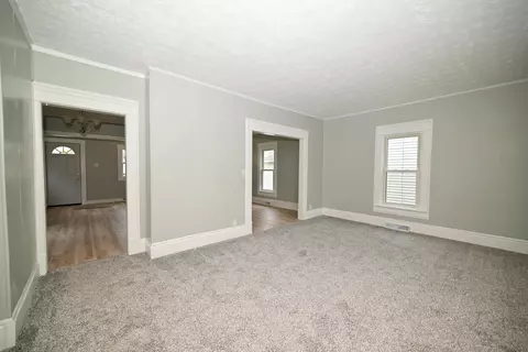 Living - 209 Wallace St, Marion, OH 43302 photo 4 of 5