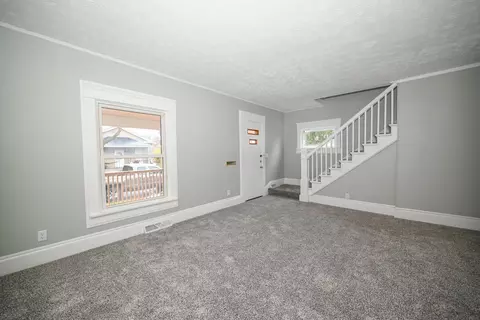Living - 209 Wallace St, Marion, OH 43302 photo 2 of 5