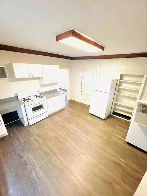 Kitchen - 331 S Maple St, Lancaster, OH 43130 photo 2 of 4