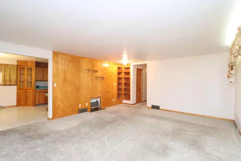 Living - 1251 E Walker Ave, Mansfield, OH 44905 photo 3 of 4