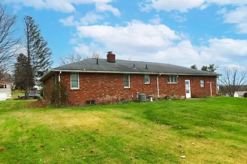 Exterior - 1251 E Walker Ave, Mansfield, OH 44905 photo 5 of 7