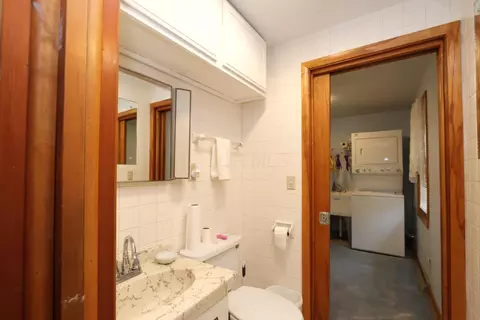 Bath - 1251 E Walker Ave, Mansfield, OH 44905 photo 1 of 3