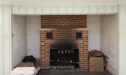 Living - 1251 E Walker Ave, Mansfield, OH 44905 photo 4 of 4
