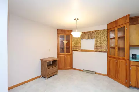 Dining - 1251 E Walker Ave, Mansfield, OH 44905 photo 1 of 1
