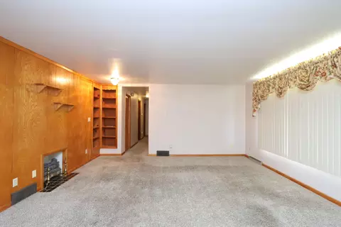 Living - 1251 E Walker Ave, Mansfield, OH 44905 photo 1 of 4