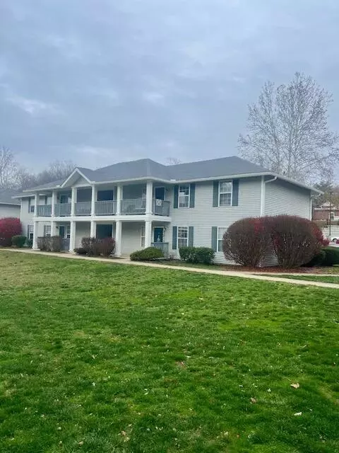 15 S Shafer St #204S, Athens, OH 45701