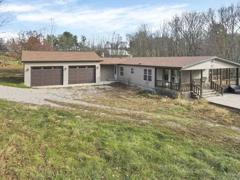 10377 Baker Rd, Saint Louisville, OH 43071
