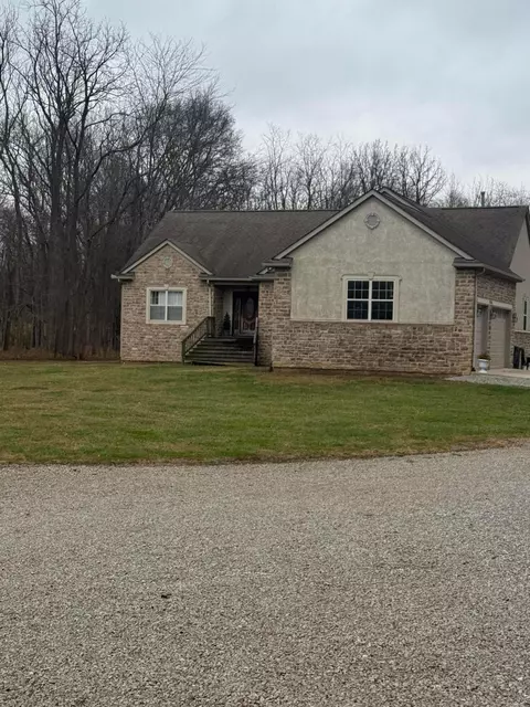 6951 Ginger Hill Rd, Utica, OH 43080