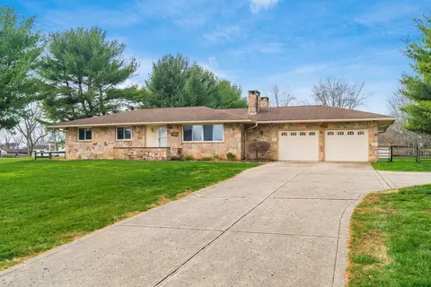 557 Hibbs Rd, Lockbourne, OH 43137