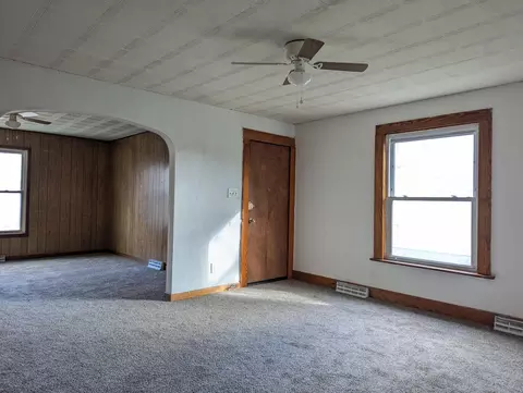 Living - 1723 Warder St, Springfield, OH 45503 photo 7 of 8