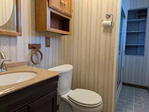 Bath - 1723 Warder St, Springfield, OH 45503 photo 1 of 1