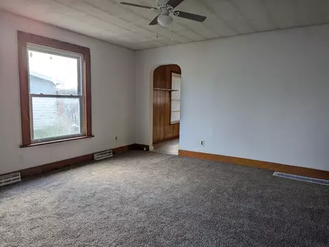 Living - 1723 Warder St, Springfield, OH 45503 photo 6 of 8