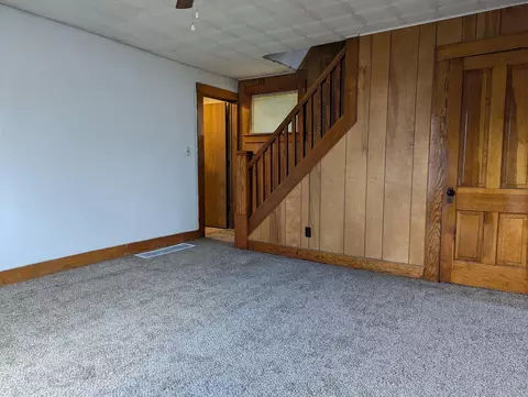 Living - 1723 Warder St, Springfield, OH 45503 photo 3 of 8