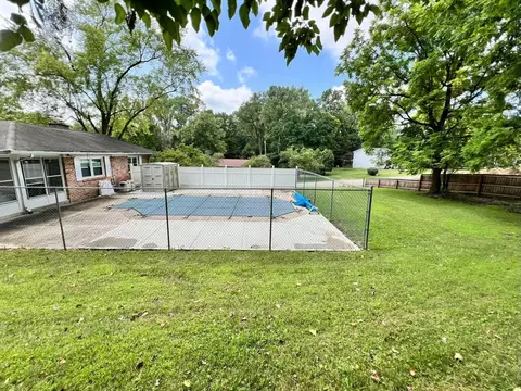 Exterior - 1739 Winding Trl, Springfield, OH 45503 photo 7 of 25