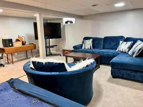 Living - 1739 Winding Trl, Springfield, OH 45503 photo 3 of 3