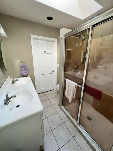 Bath - 1739 Winding Trl, Springfield, OH 45503 photo 3 of 4