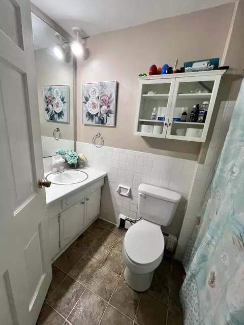 Bath - 1739 Winding Trl, Springfield, OH 45503 photo 1 of 4
