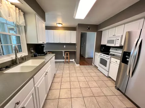 Kitchen - 1739 Winding Trl, Springfield, OH 45503 photo 5 of 7