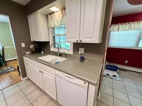 Kitchen - 1739 Winding Trl, Springfield, OH 45503 photo 3 of 7