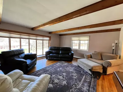 Living - 1739 Winding Trl, Springfield, OH 45503 photo 2 of 3