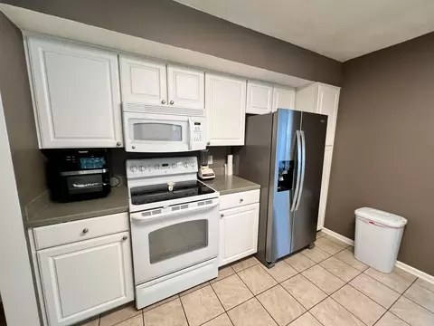Kitchen - 1739 Winding Trl, Springfield, OH 45503 photo 2 of 7