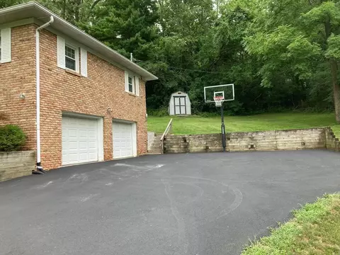 Exterior - 1739 Winding Trl, Springfield, OH 45503 photo 13 of 25