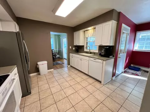 Kitchen - 1739 Winding Trl, Springfield, OH 45503 photo 4 of 7