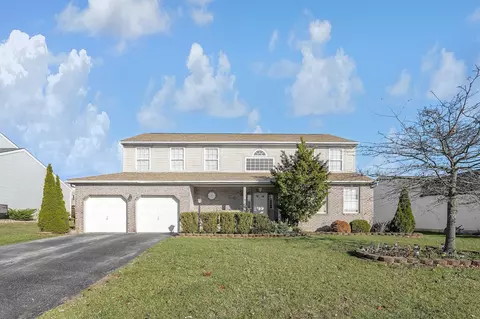 1021 Legacy Ln, Pataskala, OH 43062