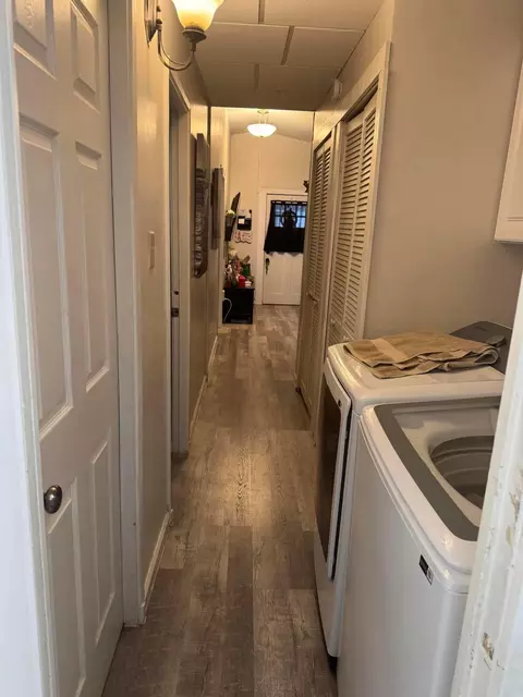 Entry Way - 567 E Locust St, Lancaster, OH 43130 photo 2 of 2