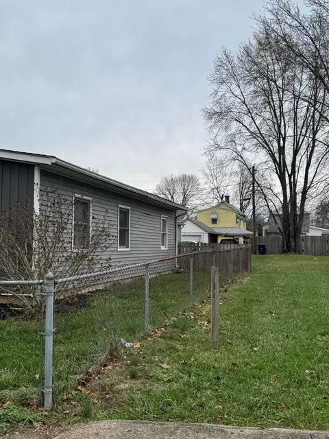 Exterior - 567 E Locust St, Lancaster, OH 43130 photo 2 of 3