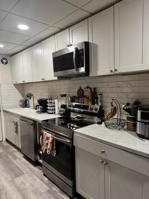 Kitchen - 567 E Locust St, Lancaster, OH 43130 photo 1 of 2