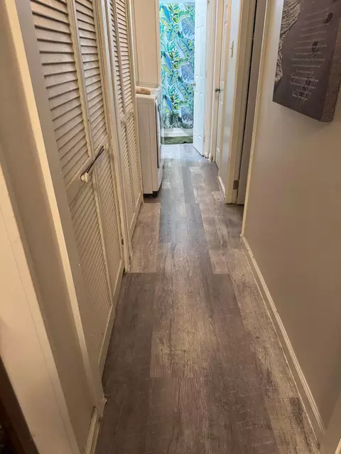 Entry Way - 567 E Locust St, Lancaster, OH 43130 photo 1 of 2