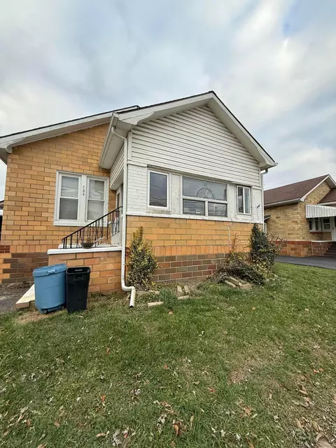784 E Front St, Logan, OH 43138