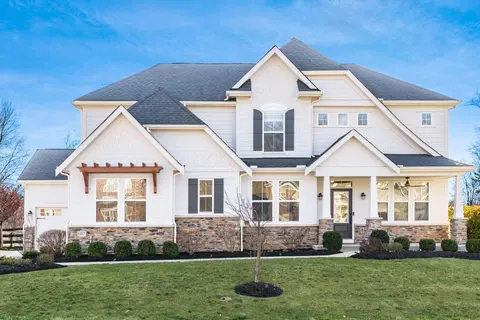 8487 Paddock Trl, Blacklick, OH 43004