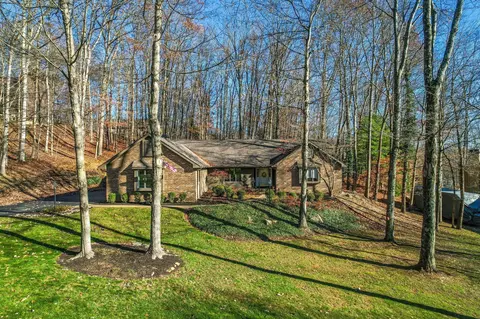 1370 Stratford Woods Dr, Newark, OH 43055