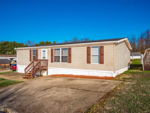 243 Lara Dr, South Zanesville, OH 43701